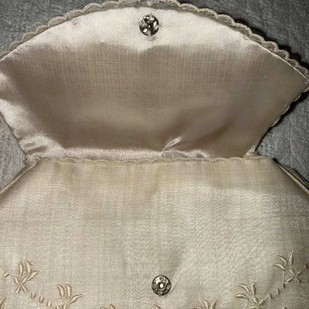 Vintage Cream Silk Linen Satin Clutch Purse Embroidered Floral Lace Petite